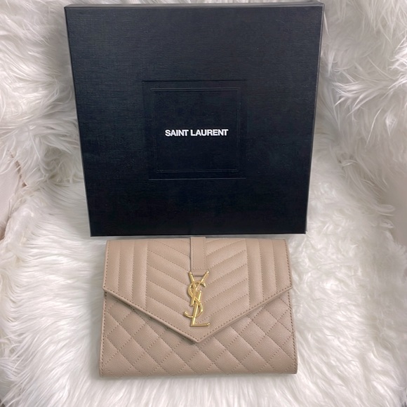 SOLD Saint Laurent monogram envelope clutch bag - Picture 4 of 13